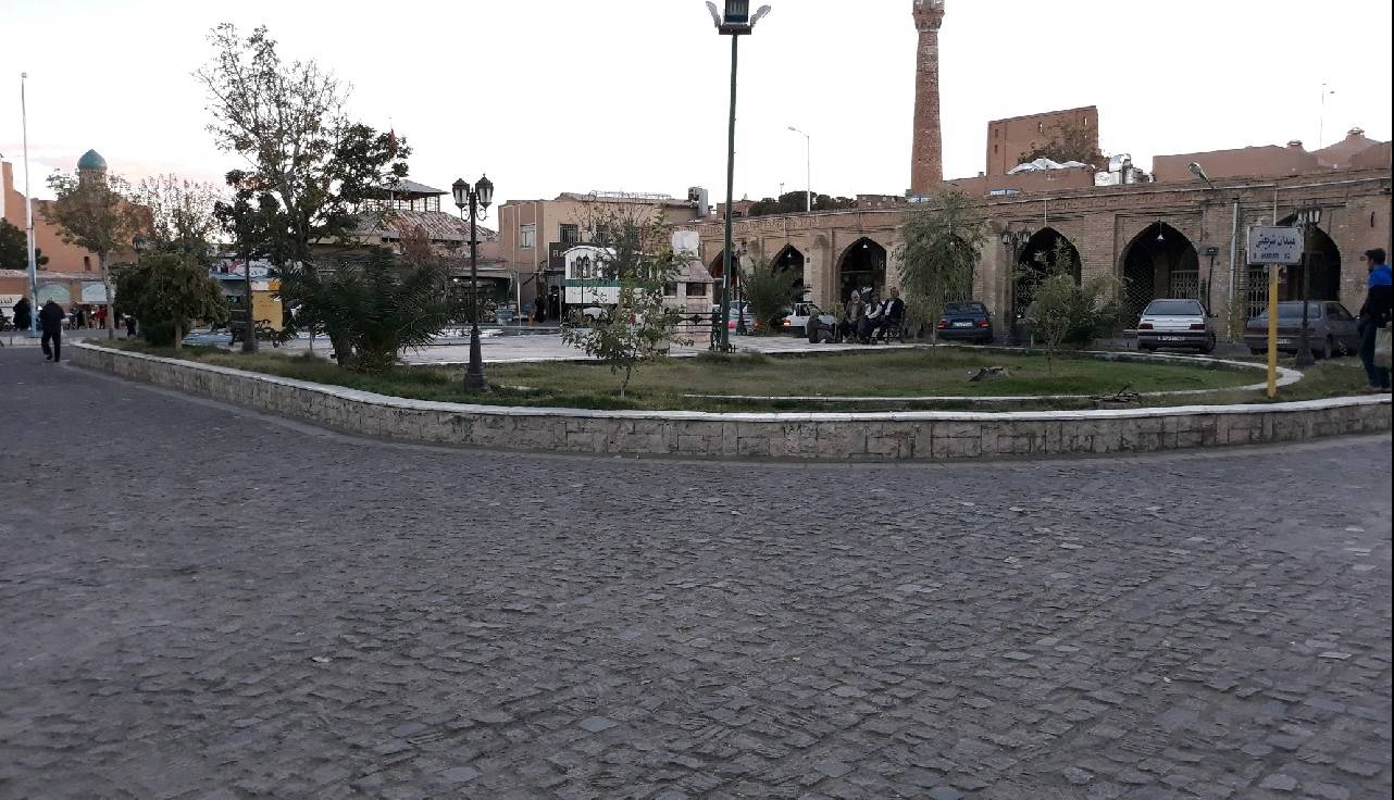 بررسی اجرای پیادهمحوری در بافت تاریخی همراه با ملاحظات بازار سمنان