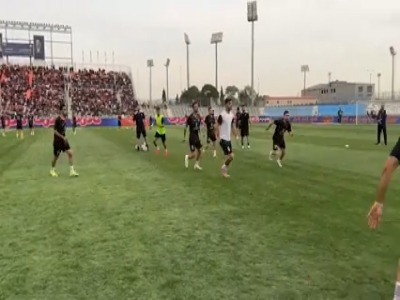 گرم کردن بازیکنن فولاد پیش از بازی با پرسپولیس