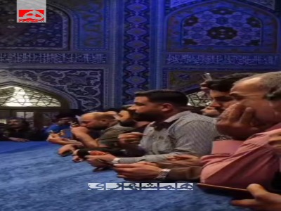 شعرخوانی عراقیها کنار مزار رهبر شهید ایران در حرم امام رضا(ع)