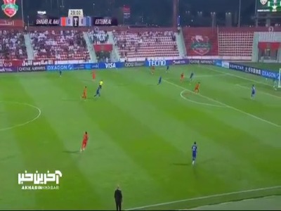 اشتباه مدافعان استقلال چیزی نمانده به گل اول شباب تبدیل شود