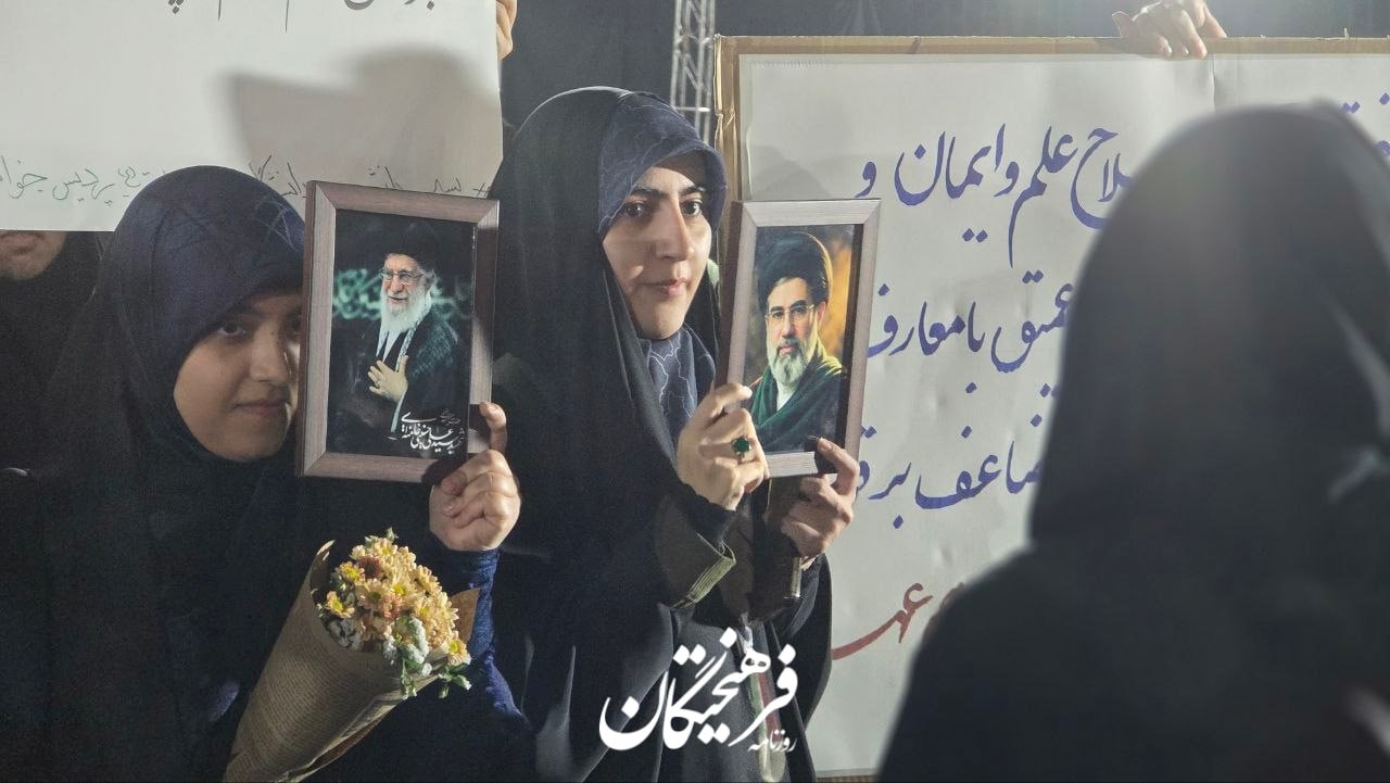 عکس/ حضور دانشجویان در میدان دانشگاه در پاسخ به پیام رهبر انقلاب
