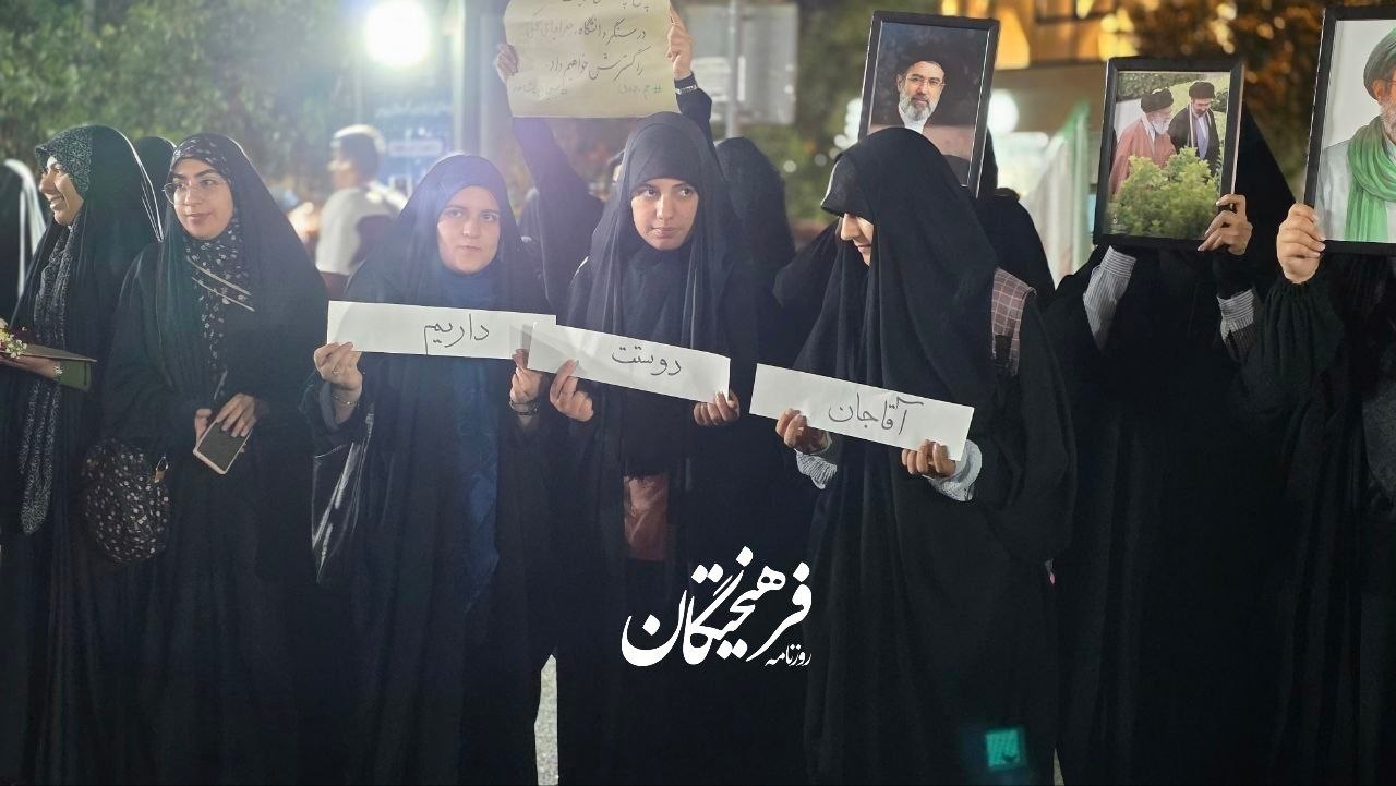 عکس/ حضور دانشجویان در میدان دانشگاه در پاسخ به پیام رهبر انقلاب