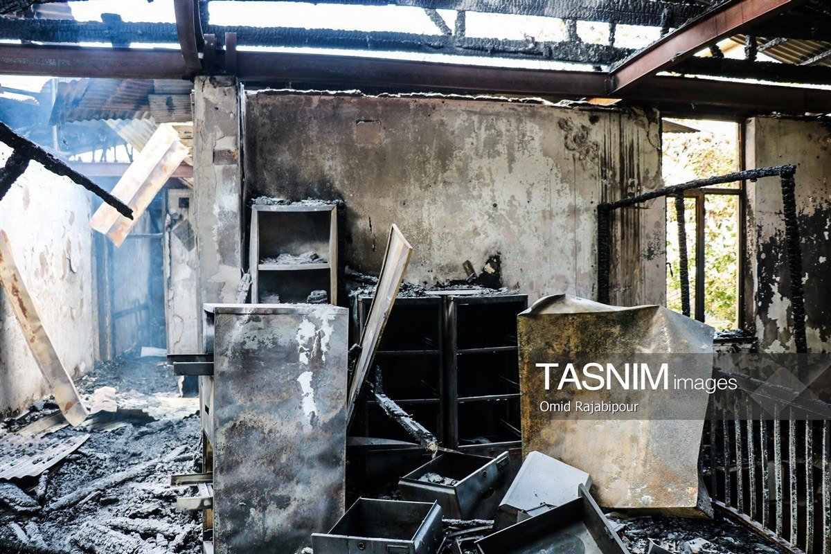 عکس/ آتش سوزی مرکز بهداشت شهرستان رودسر در گیلان